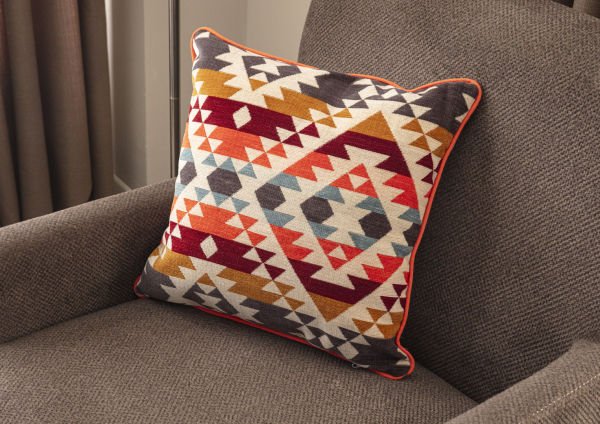 Biye Detay İskandinav Desenli Keten Dokuma Kırlent Turuncu Biye