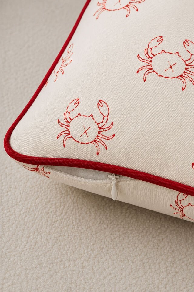 Crab Kırmızı Biyeli Kırlent Kılıfı