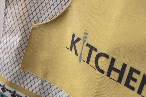 Kitchen Sloganlı Pamuk Keten Cepli  Mutfak Önlüğü  55x70 Cm
