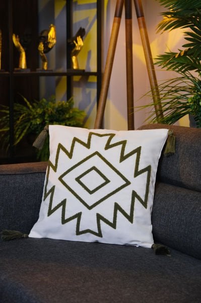 Püsküllü Punch Panç Nakışlı Kırlent Kılıfı Haki  43x43cm