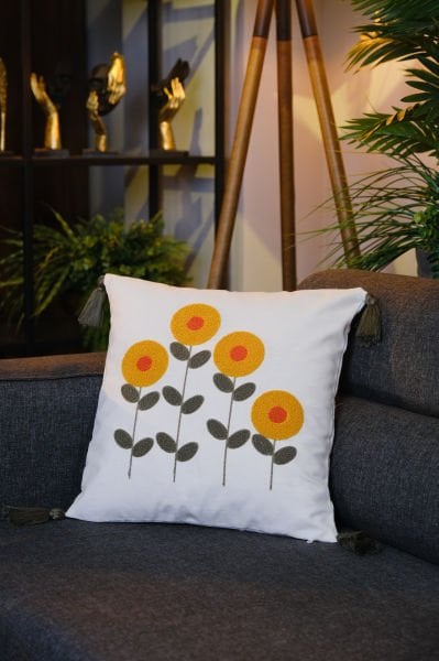 Püsküllü Punch Panç Nakışlı Kırlent Kılıfı Çiçek  43x43cm