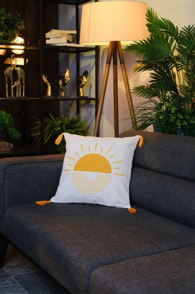 Püsküllü Punch Panç Nakışlı Kırlent Kılıfı Güneş  43x43cm