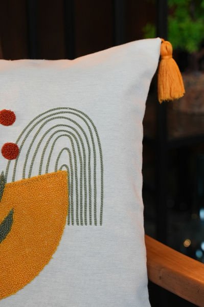 Püsküllü Punch Panç Nakışlı Kırlent Kılıfı Soyut 43x43 cm